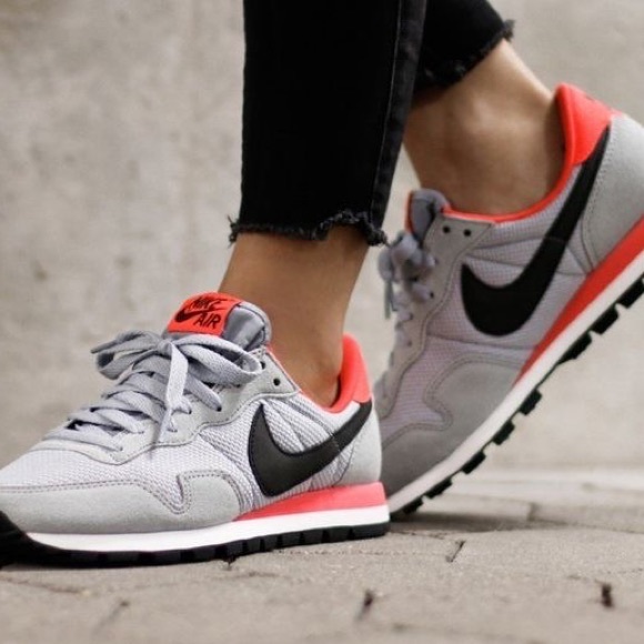 Vintage Deadstock Sonic Sneakers - Picture 4 of 11